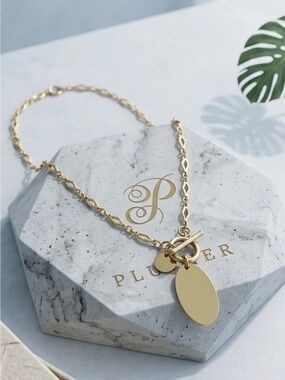 Plunder Design Jewelry 18 karat Gold Plated Oval Pendant Toggle Chain Necklace